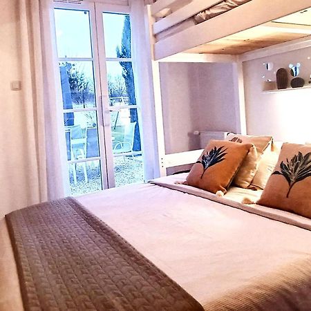Luminary Night Suite Монтеврен Екстер'єр фото