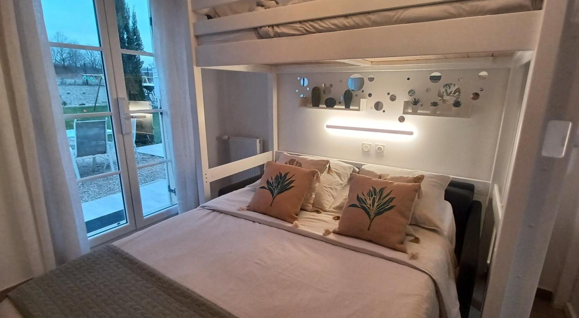 Luminary Night Suite Монтеврен Екстер'єр фото