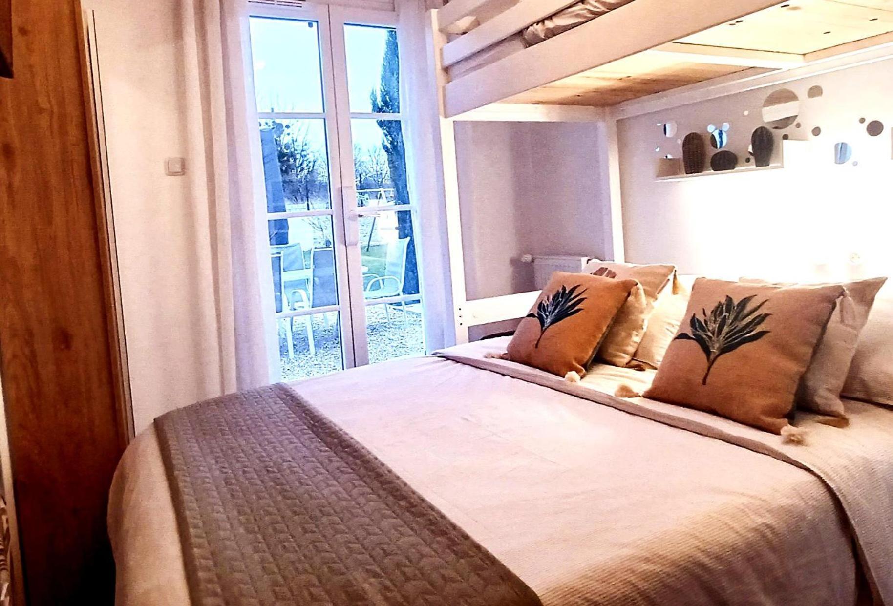 Luminary Night Suite Монтеврен Екстер'єр фото